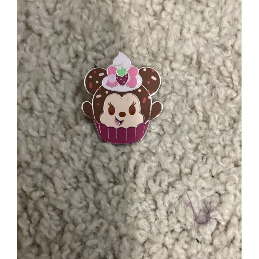 Disney Parks Strawberry Cupcake Munchling - Minnie Mouse Mystery Pin Munchlings